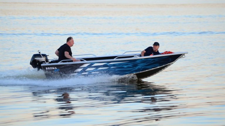 Łódź aluminiowa – cena, rodzaje, wyposażenie