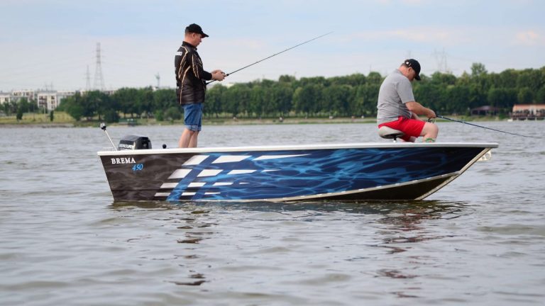 Łódź wędkarska – cena. Od czego zależy?