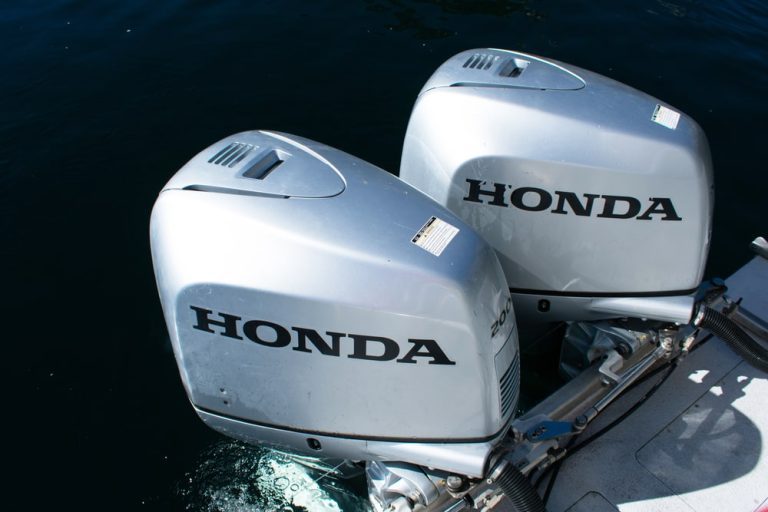 Jaki silnik spalinowy do łodzi wędkarskiej wybrać? Co warto wiedzieć przed zakupem?